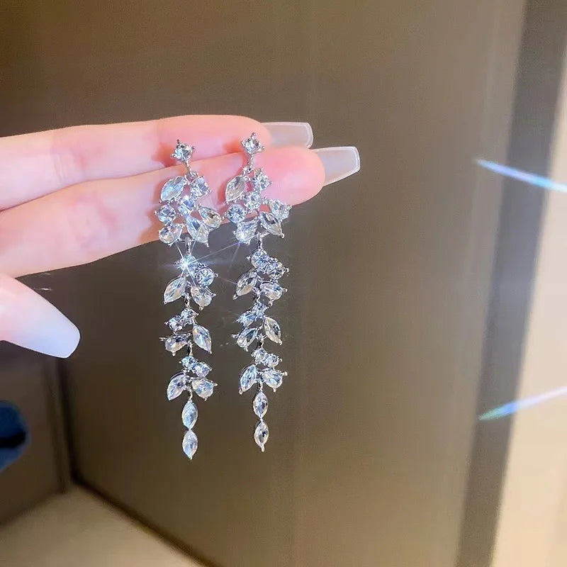New Fashion Trend Unique Design Geometric Light Luxury Zirconia Rhombus Earrings For Women Jewelry Wedding Party Premium Gifts