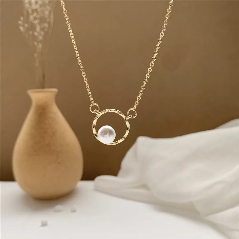 2025 Trend Elegant Jewelry Crystal Circle Pendant Necklace Golden Color Unquie Women Fashion Necklace Wholesale