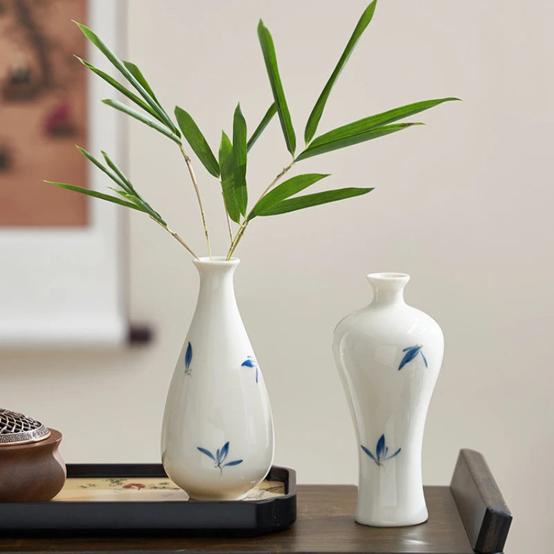 Japanese White Porcelain Vase Flower Arrangement Living Room Decorations Mini Ceramic Vase Decoration Restaurant Desktop Decor