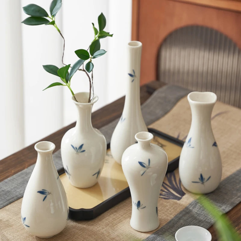 Japanese White Porcelain Vase Flower Arrangement Living Room Decorations Mini Ceramic Vase Decoration Restaurant Desktop Decor