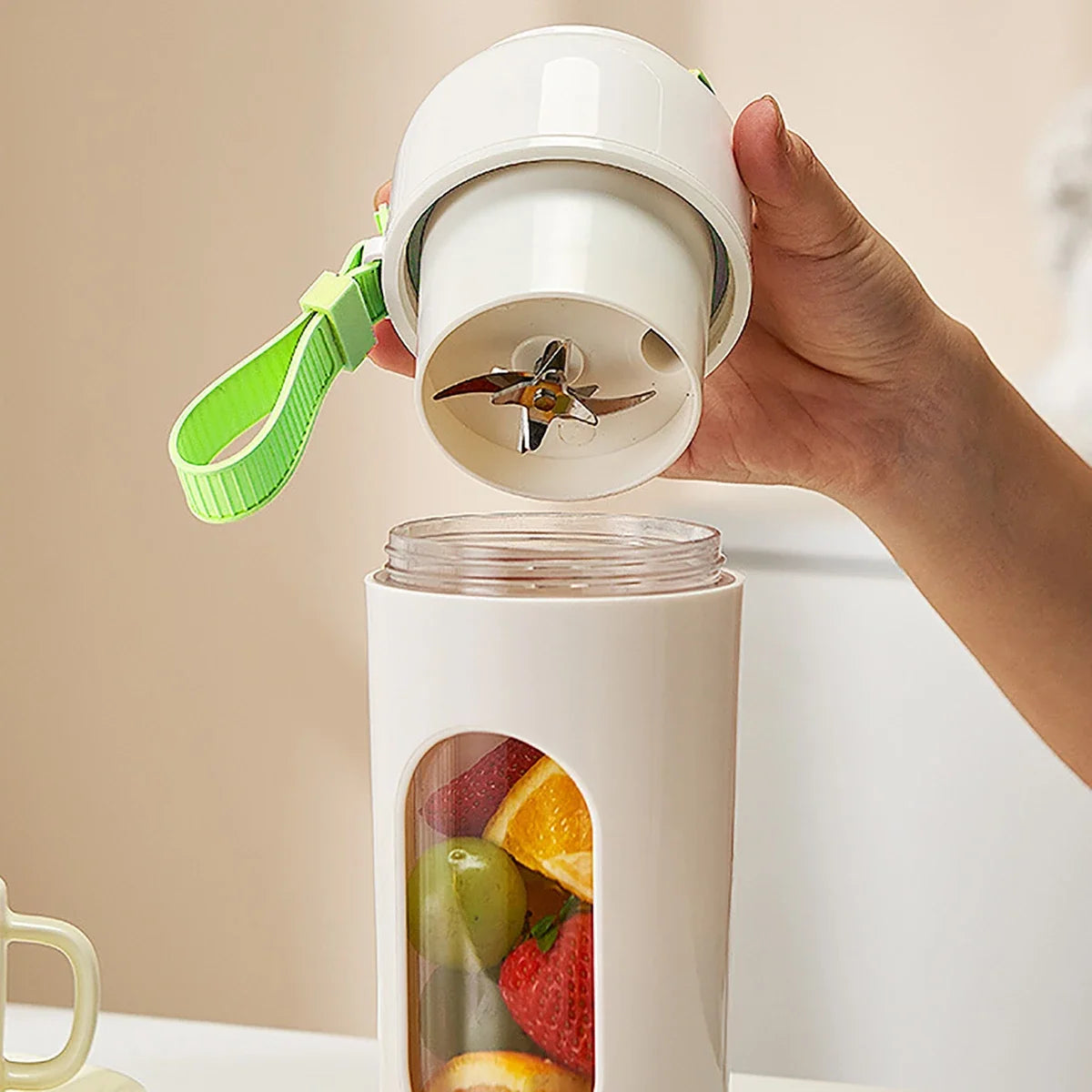 Mini Portable Fresh Fruit Juicer Cup Juicer Machine Blender  Smoothies Rechargeable Small Maker Mixers Straw Cup