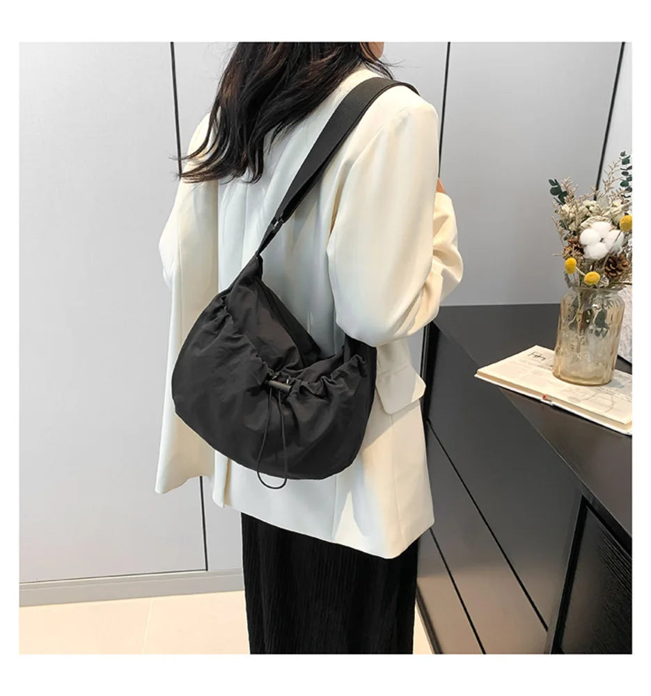 New Niche Design Nylon Shoulder Bag Fashionable Solid Color Pleated Crossbody Bag Casual Versatile Classroom Commuting Saddlebag